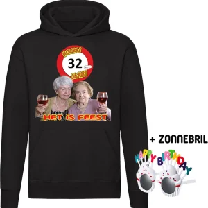 Hoera 32 jaar! Het is feest Hoodie + Happy birthday bril – verjaardag – jarig – 32e verjaardag – oma – wijn – grappig – unisex – trui – sweater – capuchon